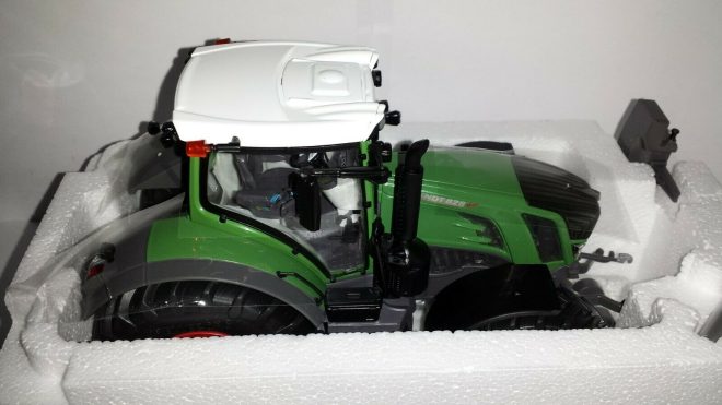 Wiking 132 Fendt 828 tractor