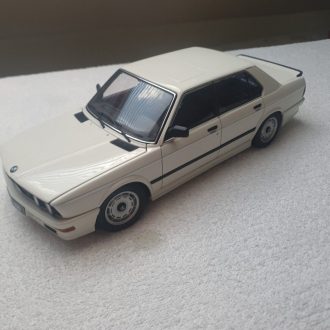 ماکت ماشین M535i BMW ساخت Autoart مدل سال 1985 مقیاس 1/18