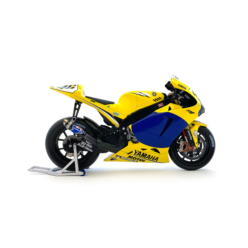 maket Yamaha YZR-M1