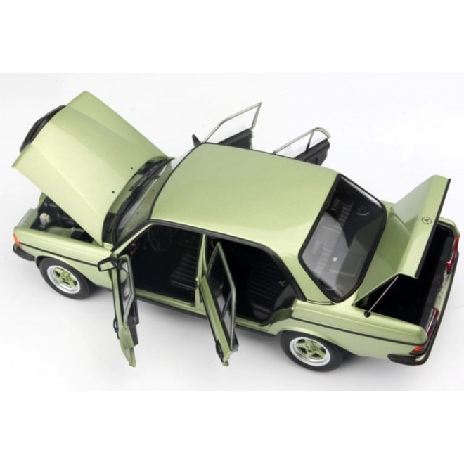 ماکت بنز MERCEDES-BENZ 200 AMG مقیاس 1/18