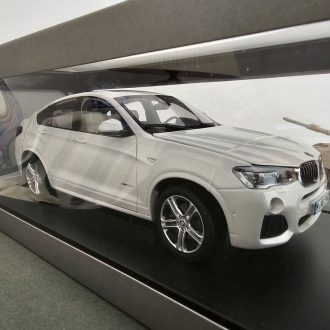 ماکت ماشین ب ام و  BMW X4 ساخت پاراگن مقیاس 1/18