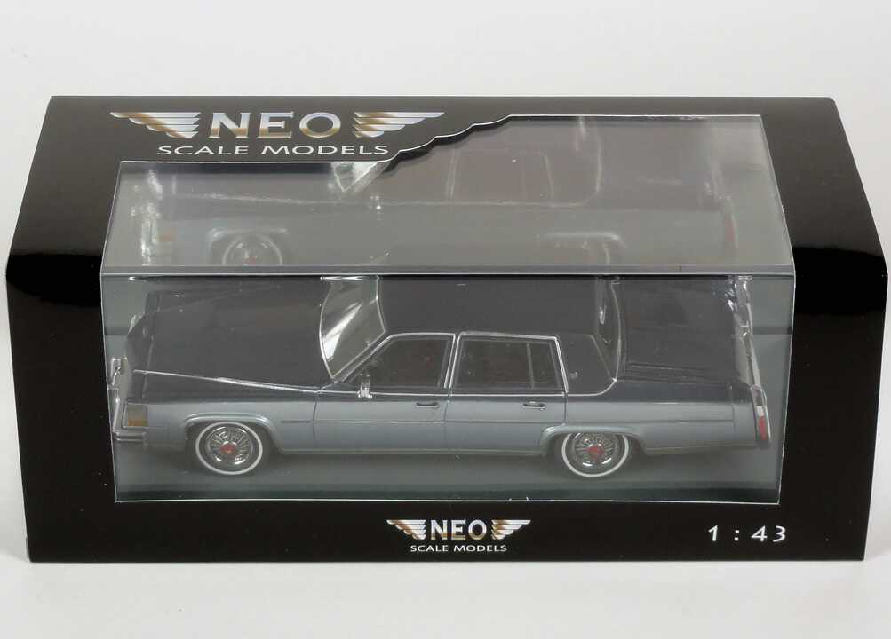 ۱zu43_Cadillac_Fleetwood_Brougham_1980_2-tone-blue_NEO_Scale_Models_43556_21762_10